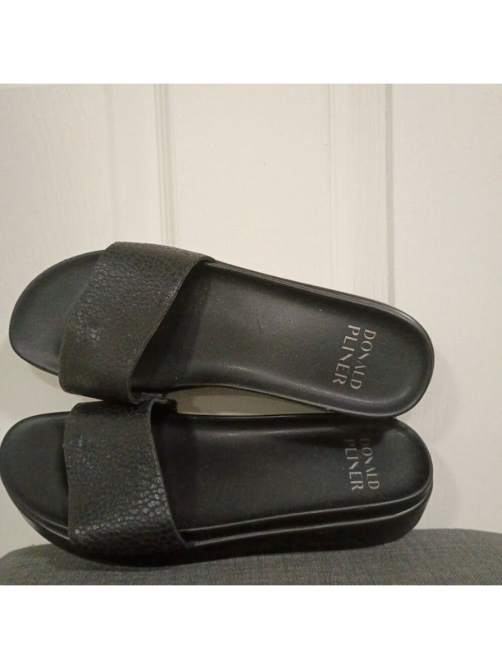 Donald Pliner Black Leather Slides Sandals Size 8.5M Platform Stylish - Picture 3 of 6